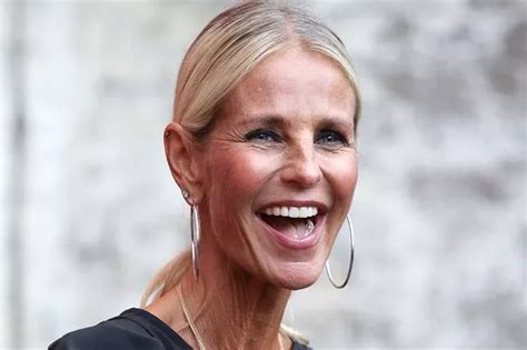 Ulrika Jonssonin The Great Bake Off Puoliksi-Hänki - Vai Onko Se Vain Harmittava Teatteriesitys? 